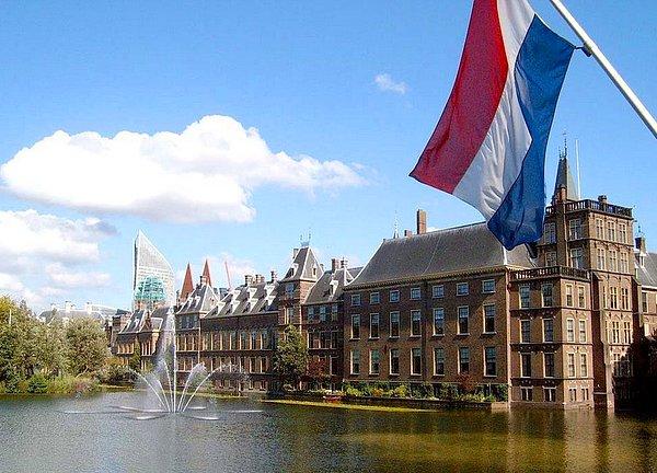 Hollanda'da koalisyonun küçük ortağı Hristiyan Birlik partisi tarafından parlamentonun alt kanadına (Tweede Kamer) sunulan iki önerge bugün milletvekilleri tarafından oylandı.