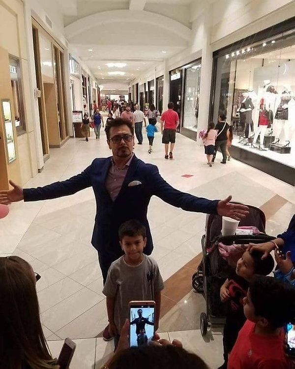 5. Каковы шансы встретить Роберта Дауни мл. в одном из моллов Техаса? Правильно, никаких. Это не он 😆