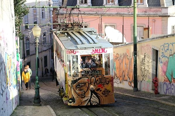 28 ve 15 numaralı tramvaylar turistik rotalar için en iyi tercih!