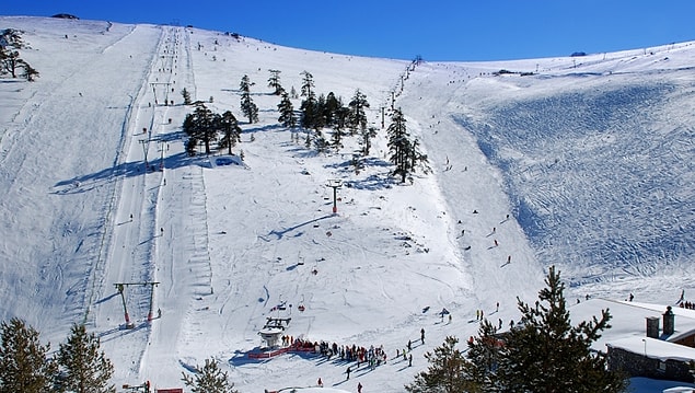 Kış sporlarını sevenler içinse, Kartalkaya Kayak Merkezi.