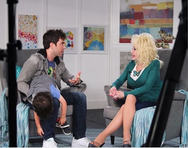 9. Тот момент, когда ты был вынужден взять своего сына на интервью для телешоу.