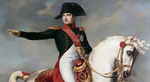 İhtilal yıllarında Napolyon Bonapart, adı çok az kişi tarafından bilinen basit bir subaydı.