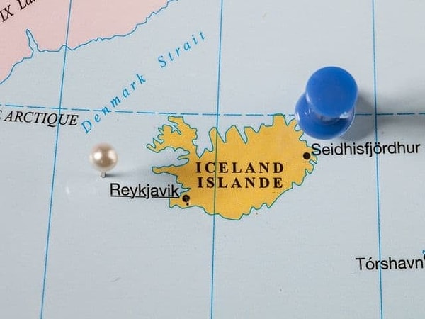 1. Правда или ложь: Исландия покрыта льдом.