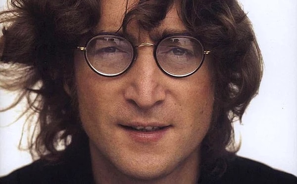 2. Джон Леннон пел о времени, взятом в займы, предсказывая свою смерть