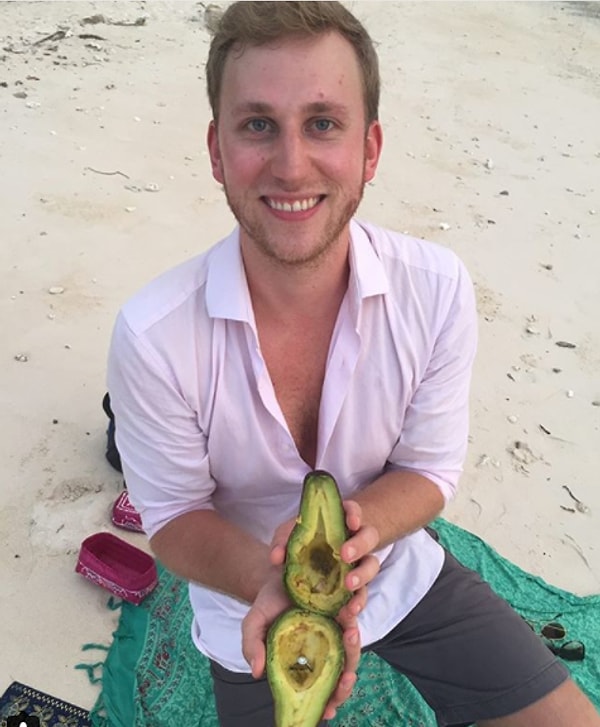 4. Все началось с Тейлор Селби, которой таким образом сделал предложение ее парень