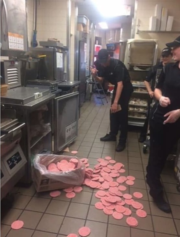 15. Колбаска. Божечки, сколько же пропало вкусной колбаски...