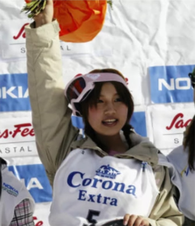 Ve sadece 4 günlük bir ısınma sürecinden sonra Japonya'daki tüm kayak yarışmalarını kazandı!