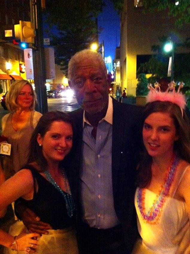 12. Morgan Freeman her yerde! Mesela bu ablanın bekarlığa veda partisinde özel misafir:
