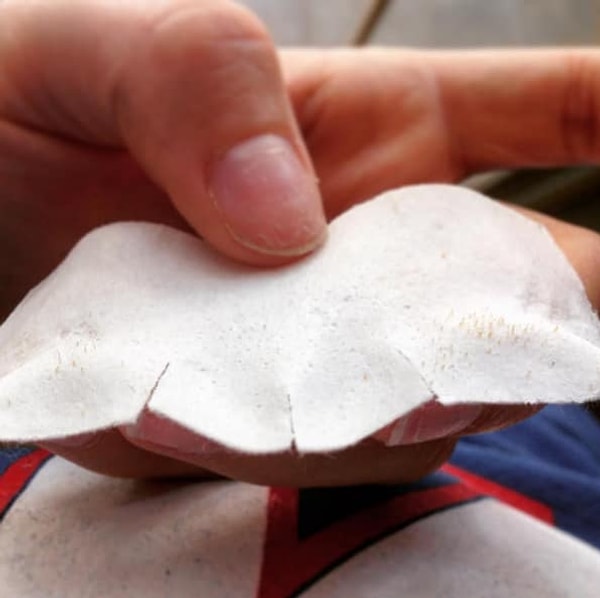 2. Когда отдираешь от носа полоску для чистки черных точек и видишь там плоды ее успешной деятельности