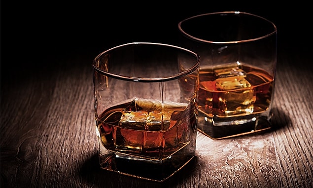 2. Jack Daniels çalışanları maaşlarının yanında bir şişe de viski hediye alıyor.