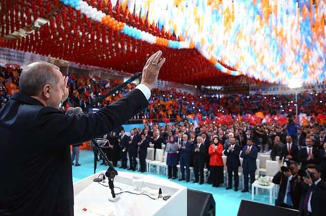 'Yeni bir dirilişin arefesinde bulunuyoruz.'