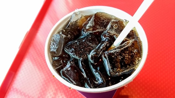 6. Во Франции запрещены безлимитные аппараты с газировкой и сладкими напитками в кафе