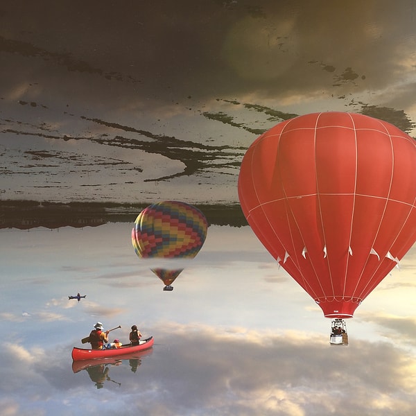 10. Мир вверх дном выглядит как в сказке.