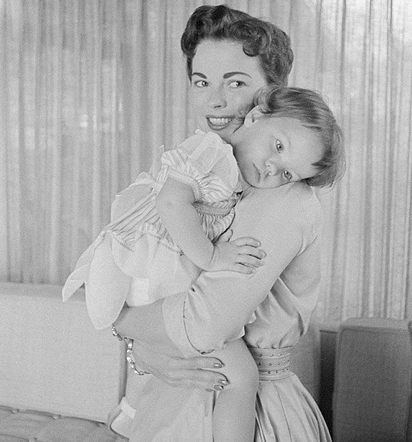 16. Ширли Темпл, 19 лет