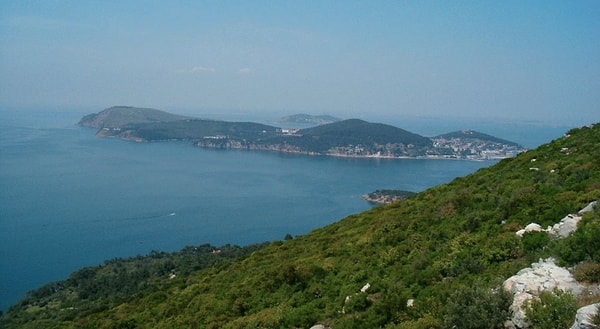 9. Это море является самым маленьким в мире