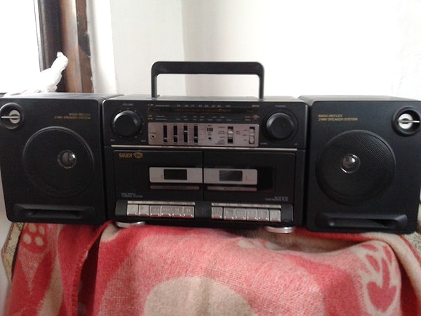 12. Кассетный магнитофон