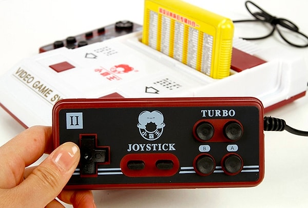 1. Игровая приставка "Денди"