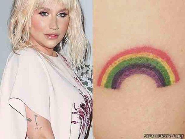 6. Kesha'nın gökkuşağı dövmesi: