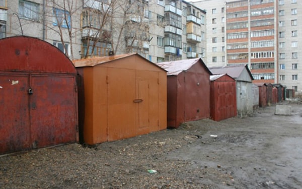 12. Бегали в детстве писать за гаражи? :)