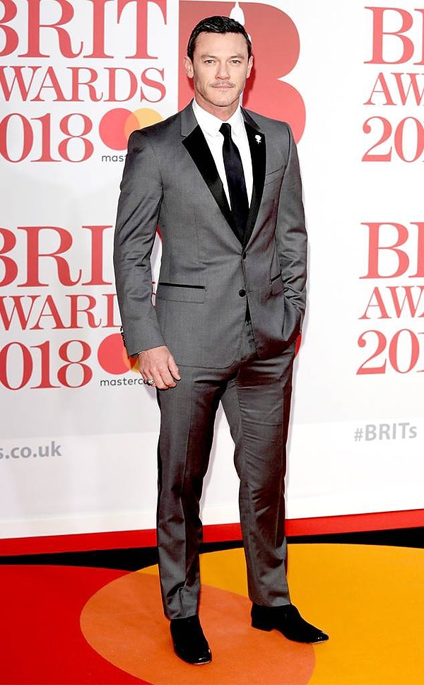 21. Люк Эванс