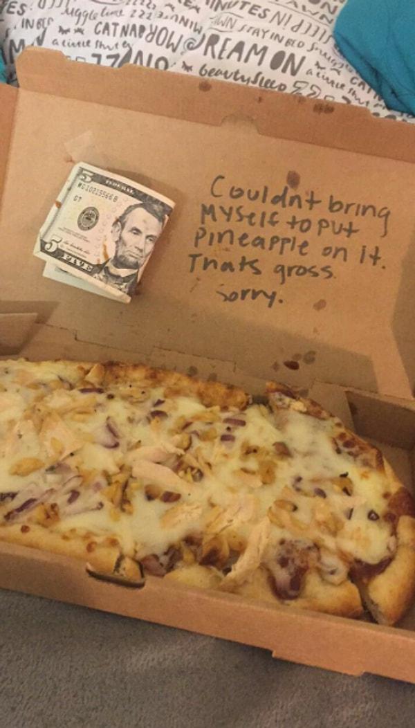13. Ananaslı pizza siparişi verip pizzacının ağır eleştirisini yiyen eleman: