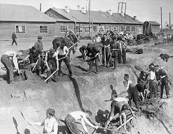 6. Андрей Платонов "Котлован" (1930)