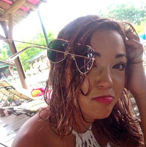 7. Каждой девушке знакома проблема запутывая солнцезащитных очков в волосах...