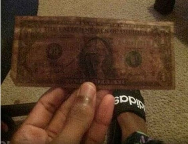 9. Этот доллар выглядит так, как будто он был первым напечатанным долларом