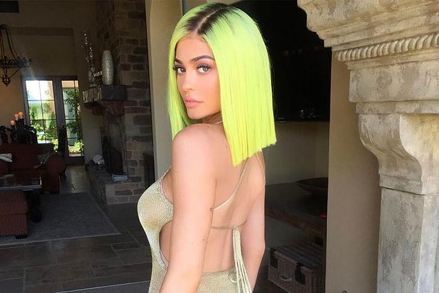 14. Kylie Jenner saç konusunda yeniliğe en açık ünlü olarak, tarihin tozlu sayfalarında yerini almaya hak kazanacak muhtemelen.