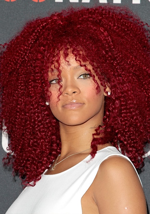 Hiçbir şeyde olmadığı gibi saç konusunda da sınır tanımayan güzeller güzeli Rihanna'mız bu konuda açık ara önde!