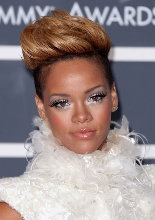 Hiçbir şeyde olmadığı gibi saç konusunda da sınır tanımayan güzeller güzeli Rihanna'mız bu konuda açık ara önde!