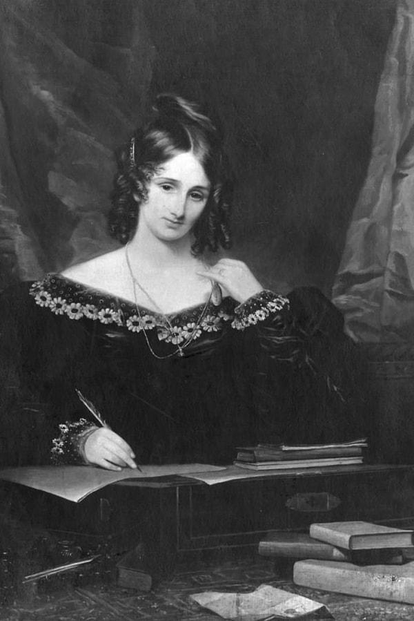 11. Yazar Mary Shelley, eşinin kalbini şiirlerinden birine sararak masasında 30 yıl boyunca sakladı.