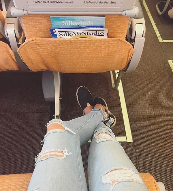 5. Если в самолёте достаточно места для ног - это всегда счастье!