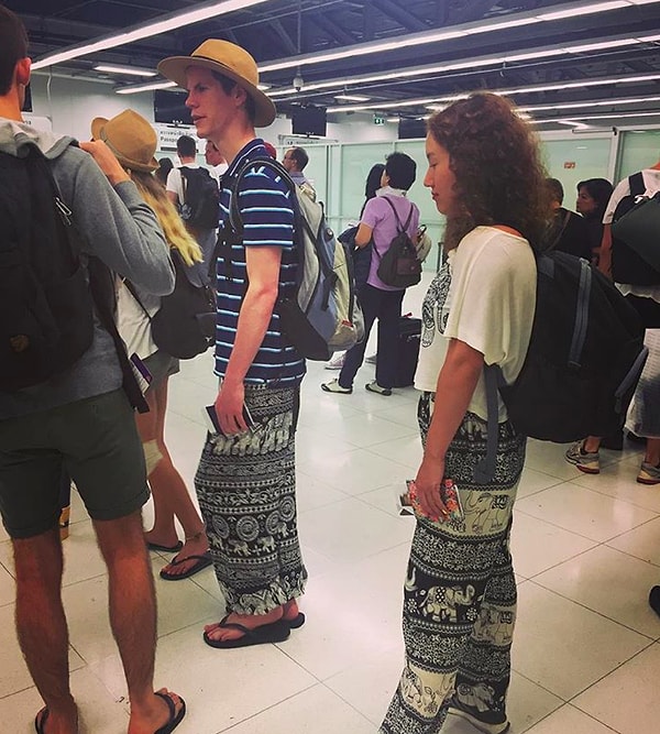 12. Такие штаны - отличный вариант для путешествий в жаркие страны, ведь там они продаются на каждом углу, а по размеру подходят абсолютно всем!