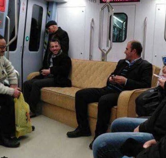 1. Ben metro koltuğunda oturamıyorum, kendi koltuğumu taşıyorum...