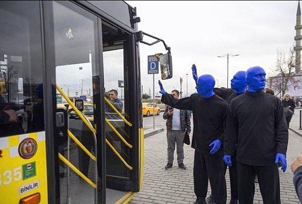8. Kreeler İstanbul'da yolculara el sallıyor...