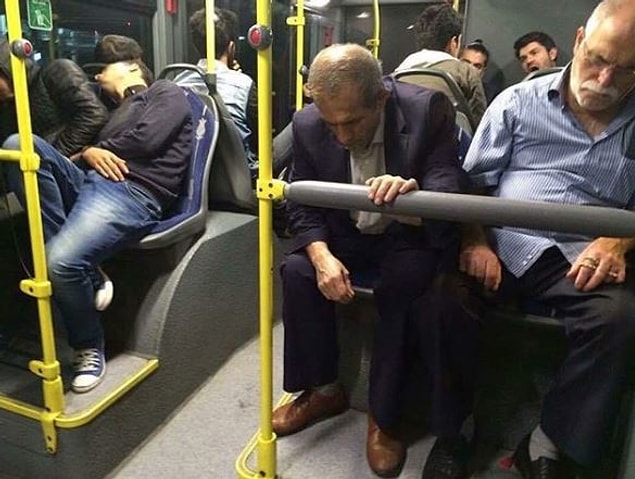 13. Ölüler otobüsü mü bu? :)