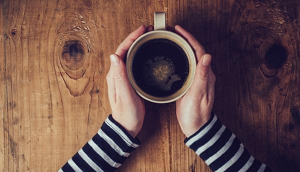 Günün en stresli hissettiğiniz anında içeceğiniz sade bir kahveyle kontrolü elinize alabilirsiniz.