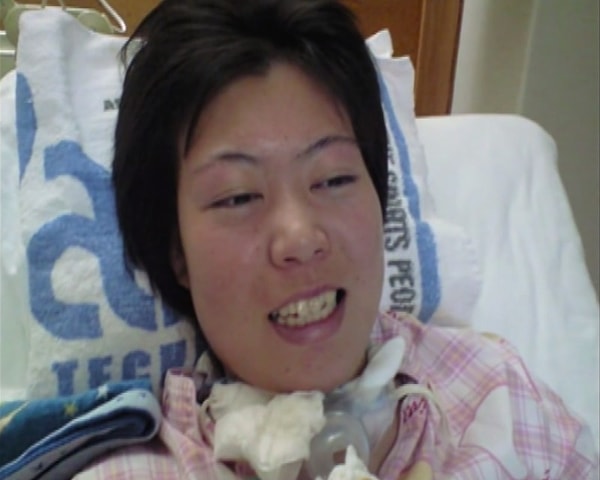 6. Из комы Маи вышла только спустя три года. Постепенно Маи научилась заново выражать эмоции и даже немного писать.