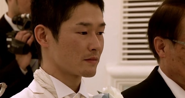 9. Когда Маи была в больнице, ее родители советовали найти Хисаши кого-нибудь другого и не мучить себя, но он отказался это делать.