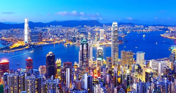 8. В каком году Гонконг официально получил независимость от Великобритании?