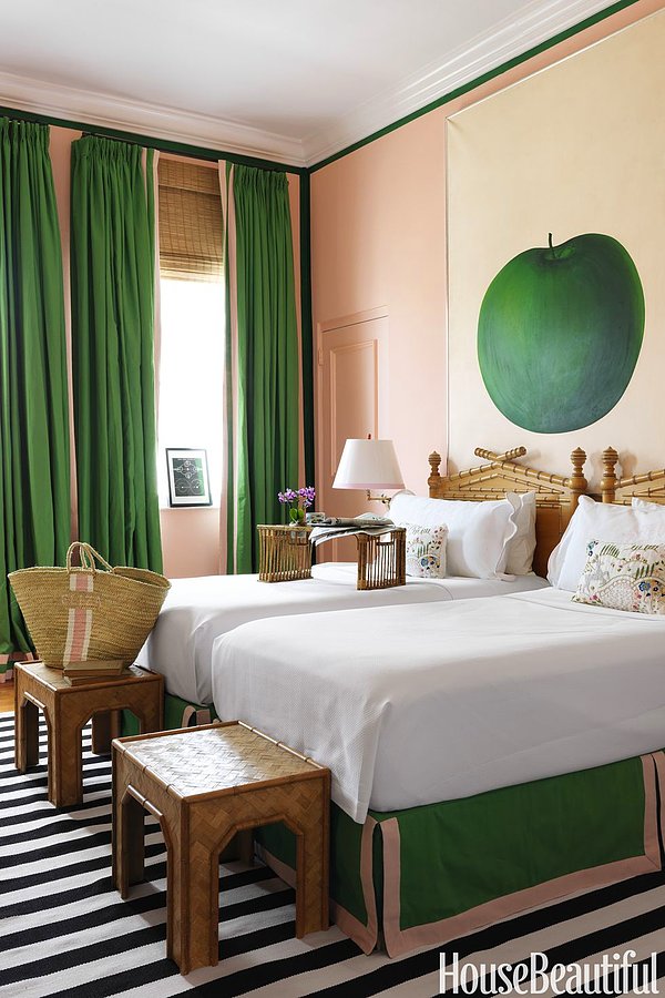 5. Minimalist ve bambu detaylarla uzak doğu esintisini bir araya getiren elmalı yatak odası