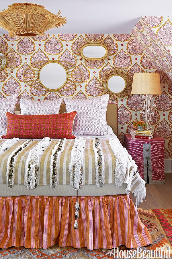 12. Pembe ve turuncunun inanılmaz uyumuyla içinizi ısıtacak bir yatak odası
