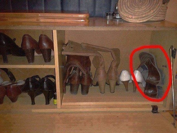 1. Если используется совместная тумбочка для обуви, то, вероятно, для мужчины останется мало места.