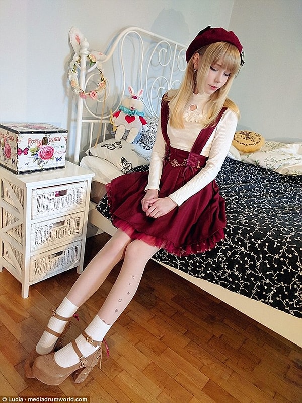 2. Все началось с увлечения девушки готическими фильмами Тима Бертона в подростковые годы.