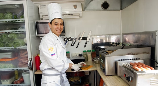 6. Как зовут повара на корабле?