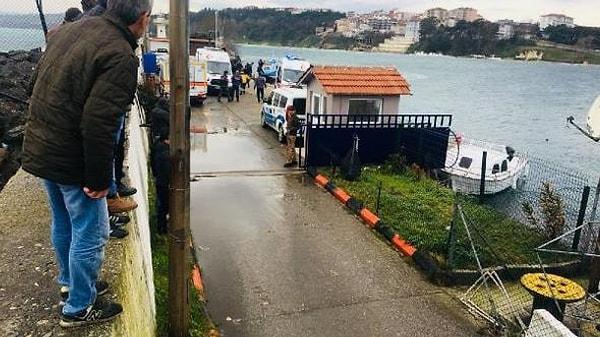 Büyük bir gürültü ile sarsılan limandaki vatandaşlar durumu polise bildirdi. Limana çok sayıda ambulans ve polis ekibi sevk edildi.