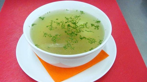 1. Наваристые бульоны полезны для кишечника