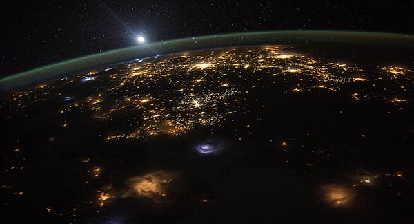 10. Космическое тело, упавшее на поверхность Земли, называется...