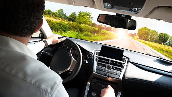 6. Создатель приложения говорит: "Мы поможем решить вам, покупать автомобиль или нет. Ведь если его покупка и траты на топливо будут дешевле, чем поездки на Uber, то выбор очевиден!"